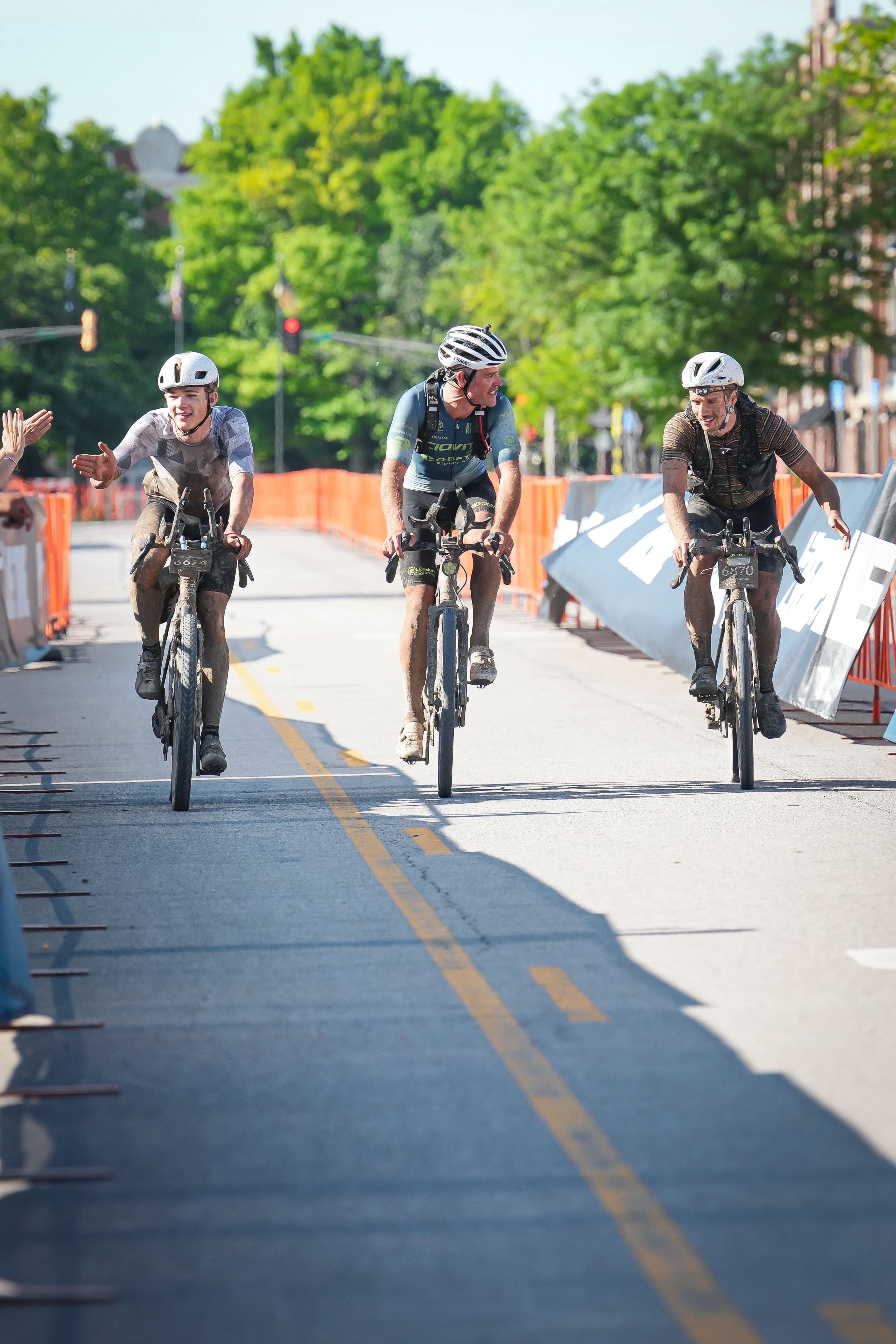 Rolling across the finish line together with Kevin Benkenstein and Oskar Hertz